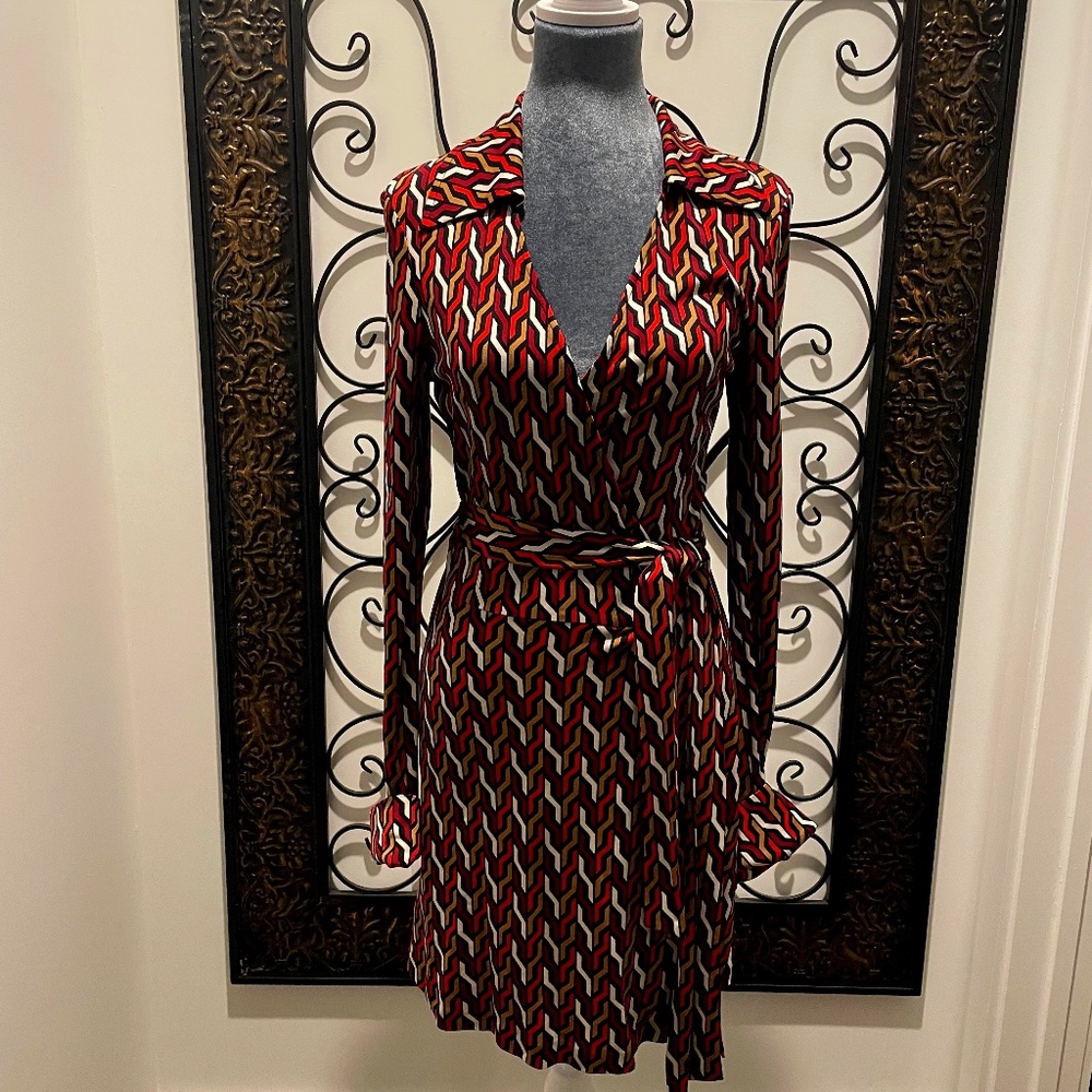 Diane Von Furstenberg Red Black Patterned Wrap Mini Dress
